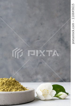 Raw henna powder for natural hair and eyebrow coloring dyeing 118845615