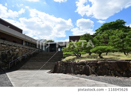 The main building of the Hayashibara Museum of Art, a registered museum located on the site of Okayama Castle in Kita Ward The main building of the Hayashibara Museum of Art, a registered museum located on the site of Okayama Castle in Kita Ward 118845626