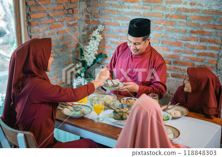Celebrating Togetherness A Family Gathering Sharing a Meal in a Cozy Setting Celebrating Togetherness A Family Gathering Sharing a Meal in a Cozy Setting 118848303