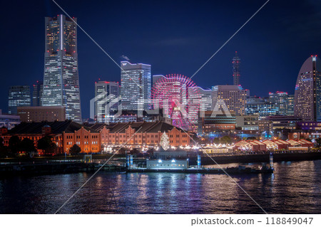 聖誕節期間從橫濱港大棧橋看到的夜景 聖誕節期間從橫濱港大棧橋看到的夜景 118849047