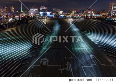 鯨魚(橫濱港大棧橋國際客運碼頭屋頂)夜景 鯨魚(橫濱港大棧橋國際客運碼頭屋頂)夜景 118849051
