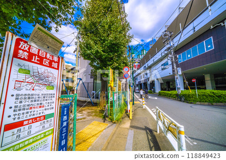 日本東京城市景觀，俯瞰東京澀谷區的代代木上原站等。 118849423