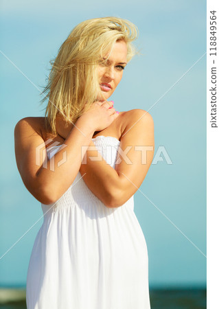 Nice female enjoying nature and beach. 118849564