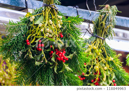 Mistletoe bouquets in sale on Christmas market 118849963