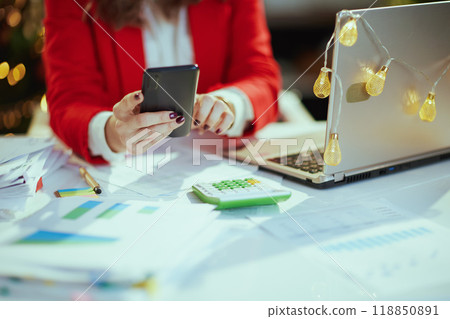 Modern business owner woman using smartphone app and working Modern business owner woman using smartphone app and working 118850891