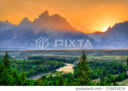 Sunset at Grand Teton National Park above the Snake River in Wyoming, United States Sunset at Grand Teton National Park above the Snake River in Wyoming, United States 118853819