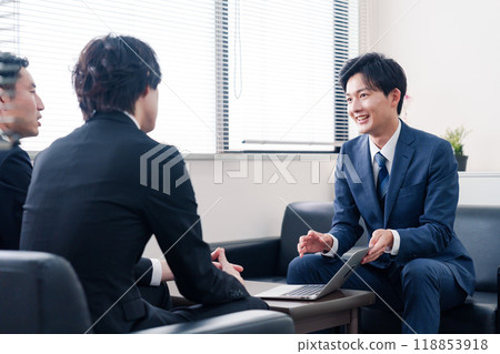 A businessman in a suit negotiating with a client 118853918