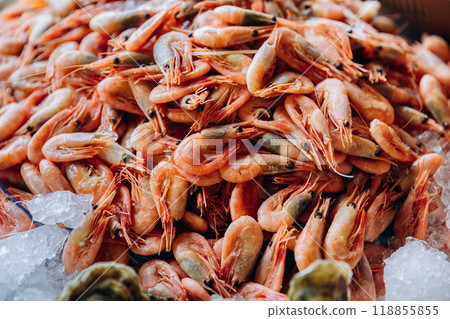 Fresh shrimp on ice, perfect for seafood markets, food photography, or culinary presentation 118855855