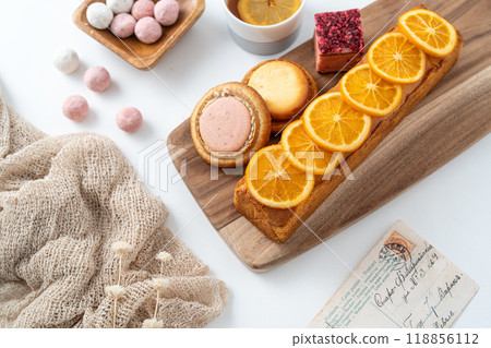 桌上的甜點 桌上的甜點 118856112