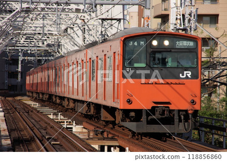 Osaka Loop Line 201 series train crossing a railway bridge_Photo taken on 9/9/2009 118856860