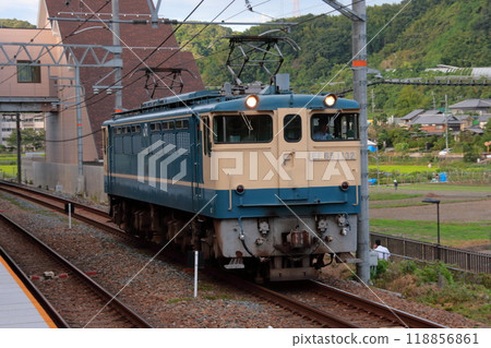 運行在JR京都線上的EF65-1132型電力機車_2009年9月9日拍攝 運行在JR京都線上的EF65-1132型電力機車_2009年9月9日拍攝 118856861
