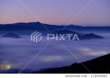 從雲海展望公園看到的大洲盆地的雲海 從雲海展望公園看到的大洲盆地的雲海 118856981