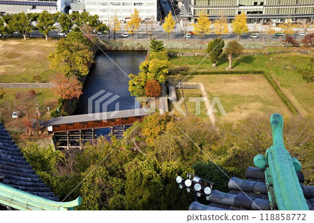 從和歌山城天守閣眺望庭園 從和歌山城天守閣眺望庭園 118858772