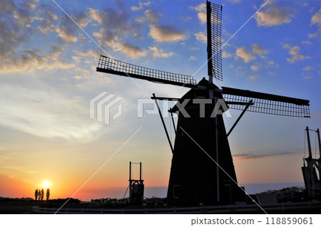 windmill in the sunset 118859061