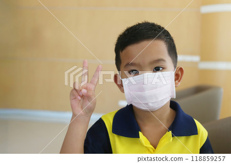 An Asian boy about five years old wearing a mask for prevent respiratory diseases. 118859257