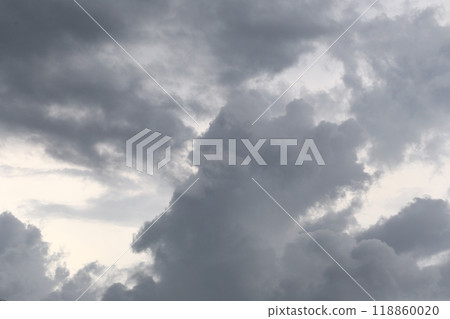 Sky is overcast, storm is coming, rain is about to fall. 118860020