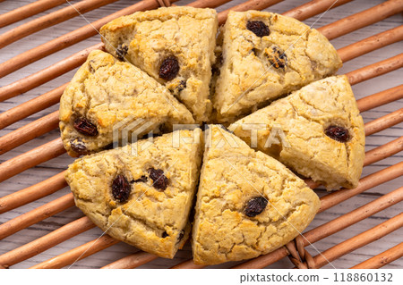 Banana and raisin scones 118860132