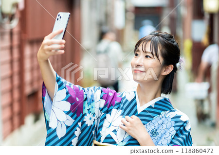 穿著和服的女人，在金澤觀光的女人 118860472