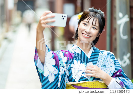 穿著和服的女人,在金澤觀光的女人 穿著和服的女人,在金澤觀光的女人 118860473