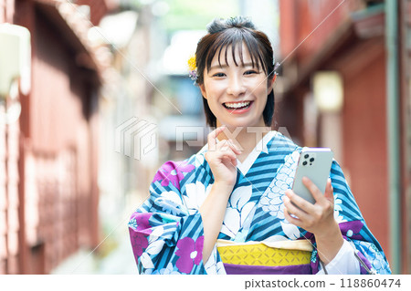 A woman in a kimono, a woman sightseeing in Kanazawa 118860474