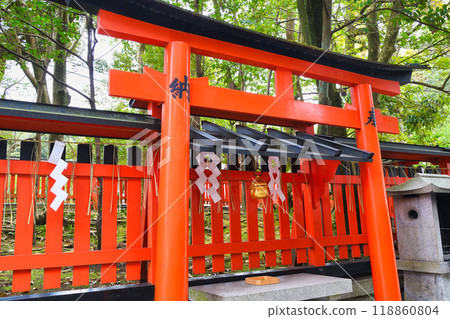 Oyashimasha Shrine, a sub-shrine of Fushimi Inari Taisha Shrine, Kyoto (Fushimi Ward, Kyoto City, Kyoto Prefecture) Oyashimasha Shrine, a sub-shrine of Fushimi Inari Taisha Shrine, Kyoto (Fushimi Ward, Kyoto City, Kyoto Prefecture) 118860804