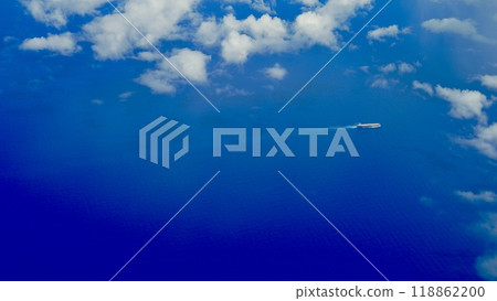 空拍照片：海上航行的渡輪 118862200