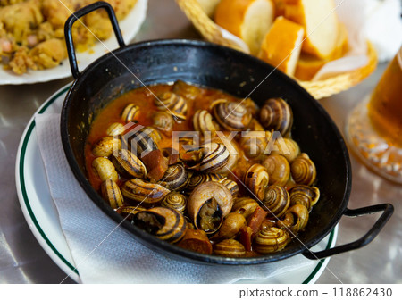 Spanish tapa Caracoles en salsa Spanish tapa Caracoles en salsa 118862430