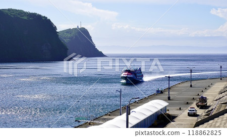 A high-speed jet boat seen from the wharf of Izu Oshima A high-speed jet boat seen from the wharf of Izu Oshima 118862825