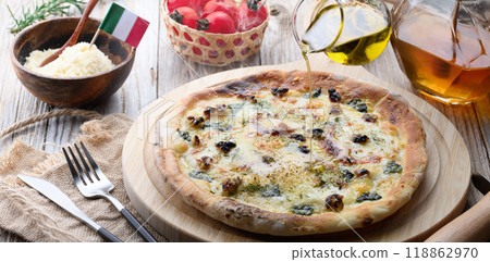 Gorgonzola and honey pizza Gorgonzola and honey pizza 118862970