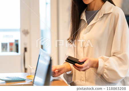 收款台 會計 女生 118863208