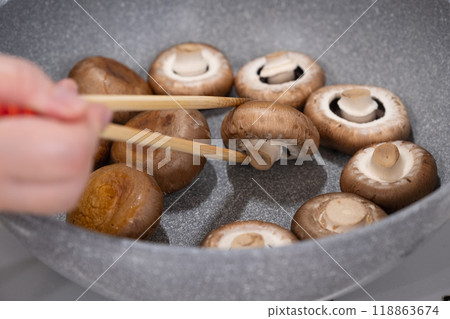 Brown mushrooms baked in olive oil Brown mushrooms baked in olive oil 118863674