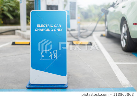 Close up Reserved sign for electric car at  Parking lot. Concepts about using electric cars. An electric car recharge in charge station. 118863868