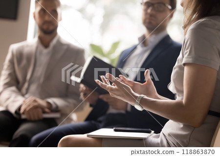 Hands pf businesswoman speaking on office team meeting 118863870