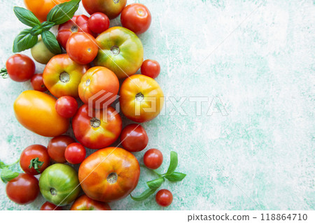 Colorful assortment of ripe tomatoes  118864710