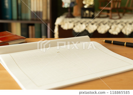 手稿紙和復古房間書架寫作作家 手稿紙和復古房間書架寫作作家 118865585