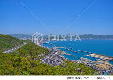 從岡山縣倉敷市鶺羽山展望台看到的北側（大畠、漁港、賽艇場、大畑海濱公園等） 118868287