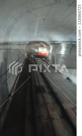 黑部纜車互相擦肩而過 118868725