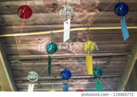 Kozenji Temple [Nationally Designated Place of Scenic Beauty] Water Shadows and Wind Chimes Swaying from the Ceiling / Komagane City, Nagano Prefecture, Summer 118868772