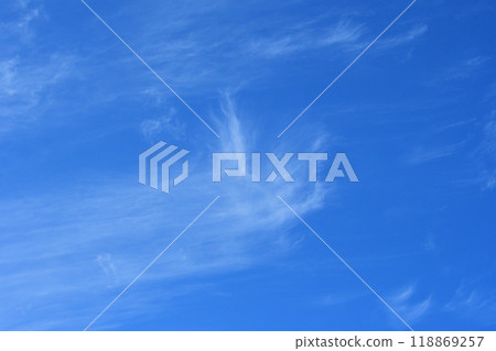 Blue sky and white clouds, autumn clouds 118869257