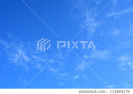 Blue sky and white clouds, autumn clouds Blue sky and white clouds, autumn clouds 118869270
