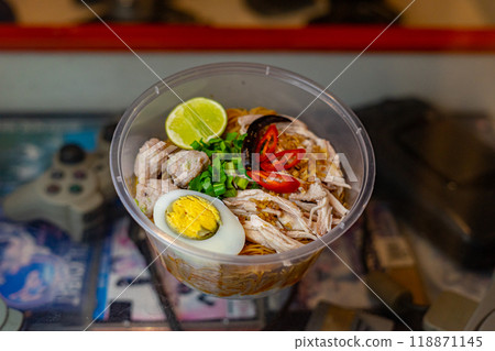 noodles spicy salad with mined pork 118871145