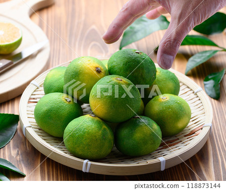 柑橘(早期柑)木紋背景 柑橘(早期柑)木紋背景 118873144