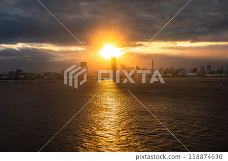 [神奈川縣] 橫濱的夕陽，灑滿港未來的光芒 118874630