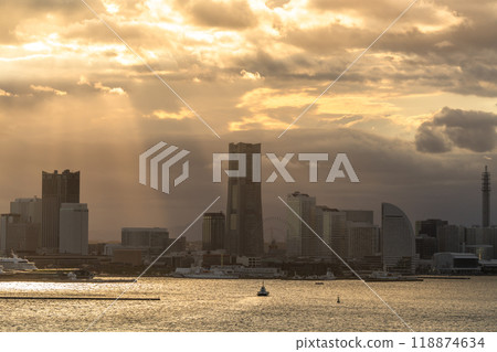 [神奈川縣] 橫濱的夕陽，灑滿港未來的光芒 118874634