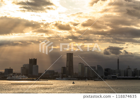 [神奈川縣] 橫濱的夕陽，灑滿港未來的光芒 118874635