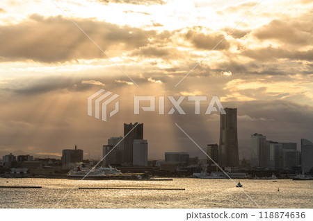 [神奈川縣] 橫濱的夕陽，灑滿港未來的光芒 118874636