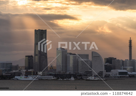 [神奈川縣] 橫濱的夕陽，灑滿港未來的光芒 118874642