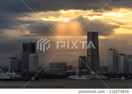 [神奈川縣] 橫濱的夕陽，灑滿港未來的光芒 118874650