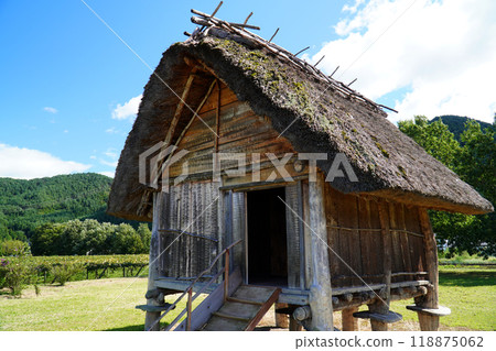 Tall floor warehouse (Hiraku ruins) 118875062