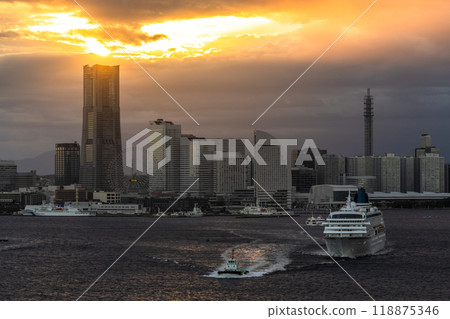 Kanagawa Prefecture: Sunset in Yokohama - Luxury cruise ship departing 118875346